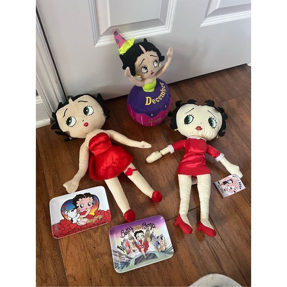 Betty boop doll plush and small decorative plates